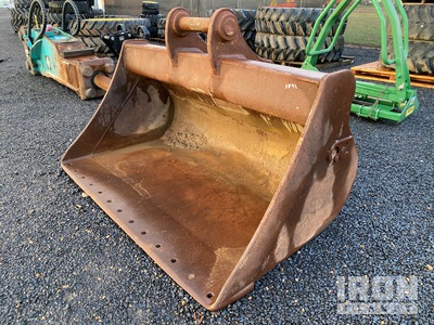 OZ 2000 mm Q/C Cleanup Excavator Bucket - Fits 40 - 50 ton