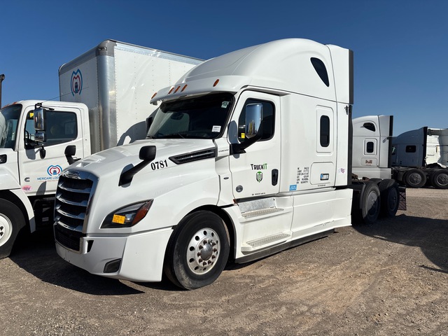 2019 Freightliner Cascadia 126 6x4 T/A Sleeper Truck Tractor