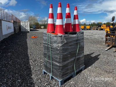Quantity of (250) Cônes d'autoroute (Unused)
