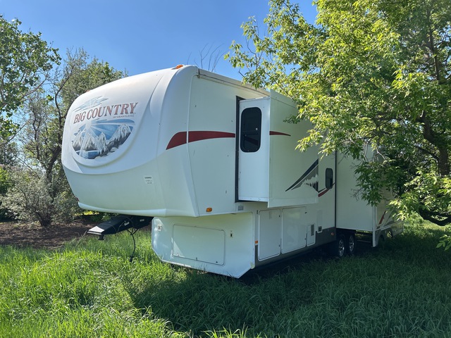 2008 Heartland Big Country 32 ft T/A Travel Trailer