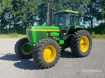 John Deere 4630 Tracteur agricole 4 roues motrices
