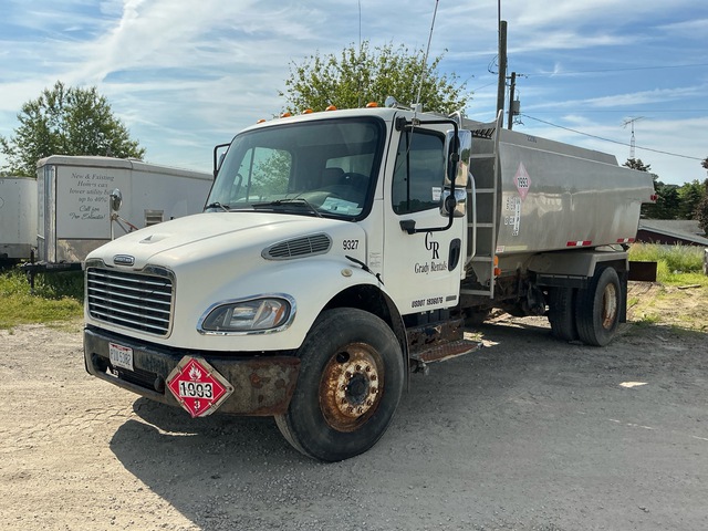 2005 Freightliner M2 106 2700 gal 4x2 Fuel Truck