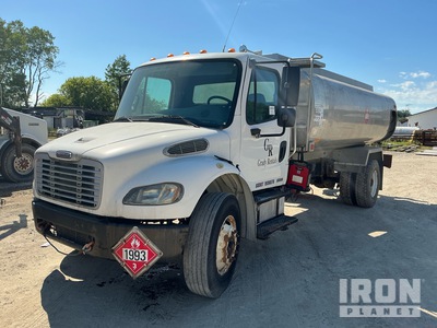 2004 Freightliner M2 106 2700 gal 4x2 Tanker Truck