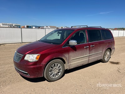 2014 Chrysler Town and Country Minivan