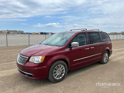 2014 Chrysler Town and Country Minivan