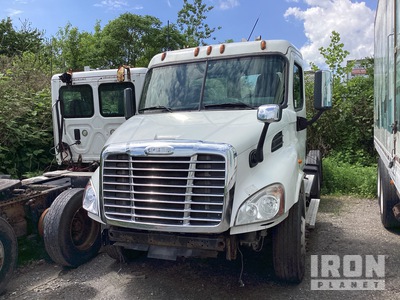 2016 Freightliner Cascadia 113 6x4 T/A Day Cab Truck Tractor