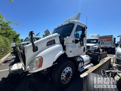 2013 Freightliner CA113 4x2 S/A Day Cab Truck Tractor