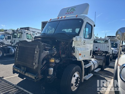 2014 Freightliner CA113 4x2 S/A Day Cab Truck Tractor