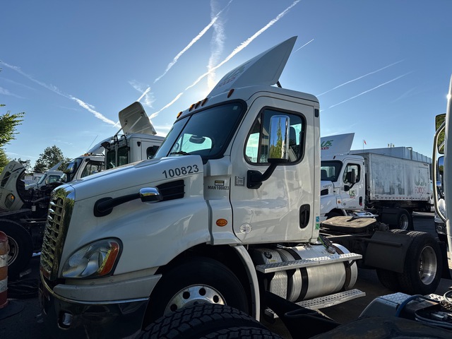 2016 Freightliner Cascadia 113 4x2 S/A Day Cab Truck Tractor (Inoperable)