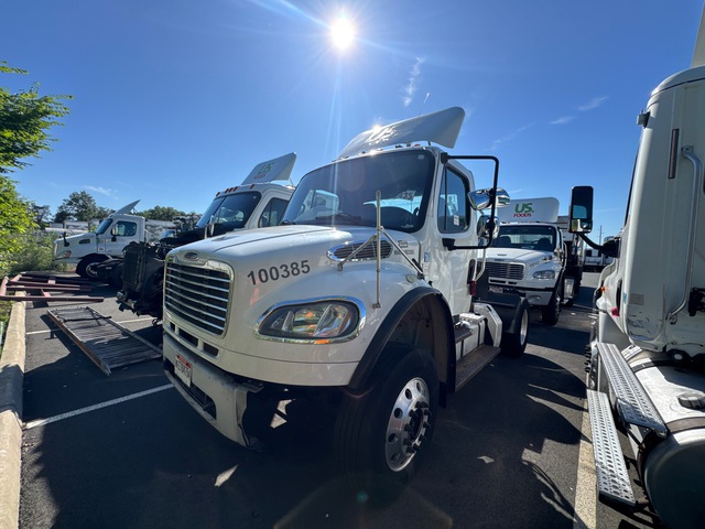 2014 Freightliner Cascadia 113 4x2 S/A Day Cab Truck Tractor (Inoperable)