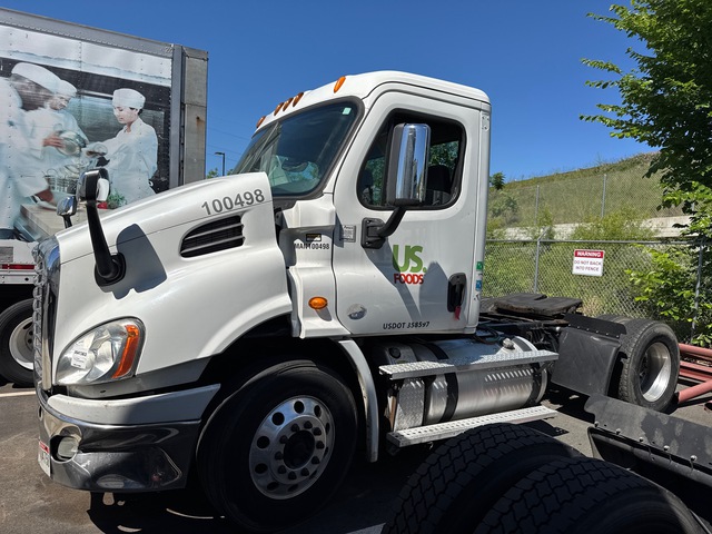 2014 Freightliner CA113 4x2 S/A Day Cab Truck Tractor