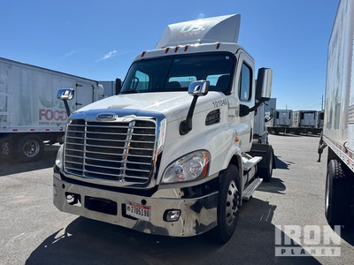 2016 Freightliner Cascadia 113 4x2 S/A Day Cab Truck Tractor