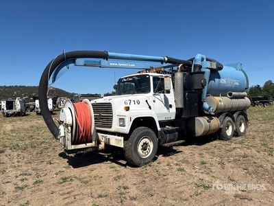 1996 Vactor on 1996 Ford LNT8000 6x4 Écureur d'égout monté sur camion
