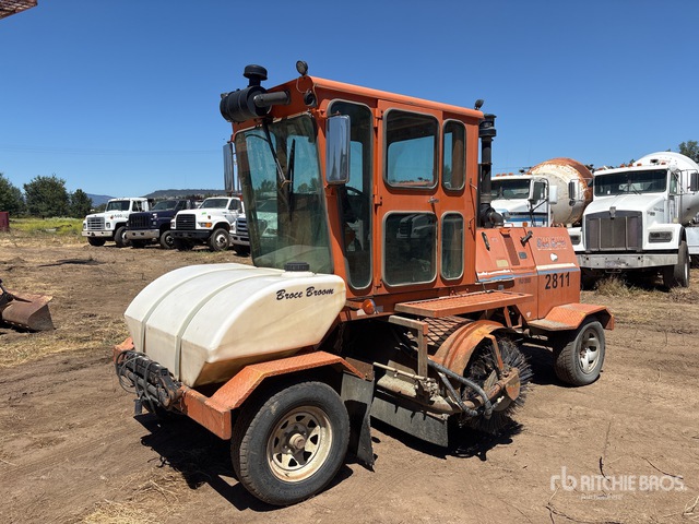 2005 Broce RJ350 Self-Propelled Broom