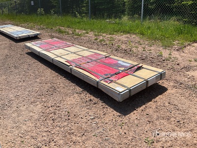 Quantity of (125) 3 ft x 12 ft Sheets Red Steel Siding Roofing Materiale edile (Unused)