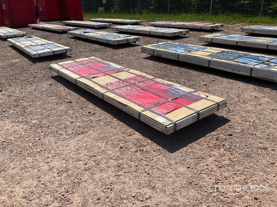 Quantity of (100) 3 ft x 10 ft Sheets Red Steel Siding Roofing Materiale edile (Unused)