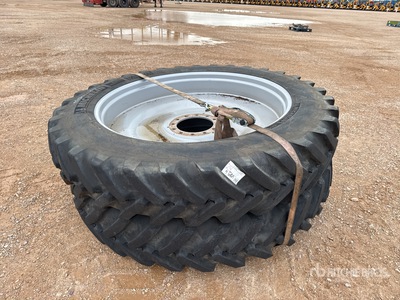 Quantity of (2) Michelin VF 380/90R54 を見 Tires