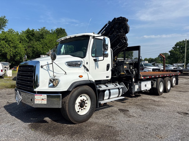 2015 Hiab 322 E-5 HiPro Knuckle Boom on 2016 Freightliner 114SD 8x4 Boom Truck