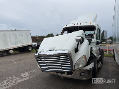 2015 Freightliner Cascadia 113 6x4 T/A Day Cab Truck Tractor (Inoperable)