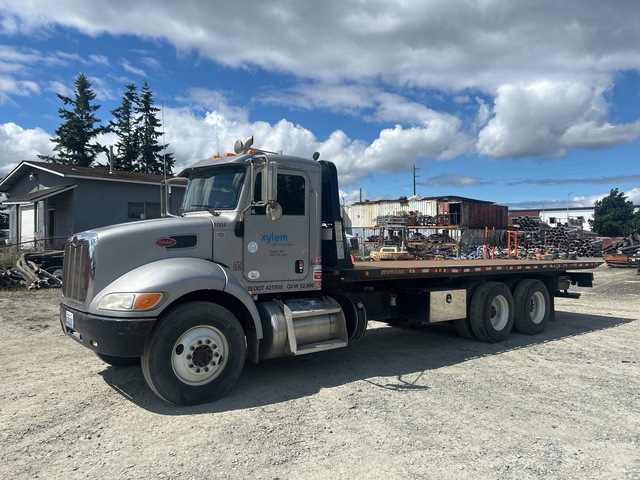 2015 Peterbilt 348 6x4 Rollback Truck