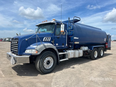 2017 Mack GU813 6x4 Camión Cisterna de Combustible