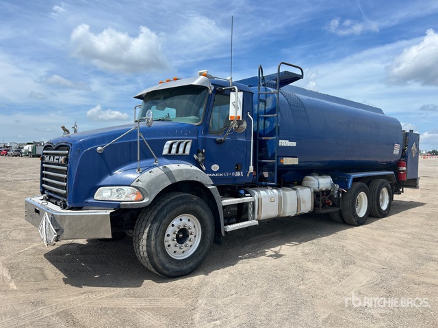 2017 Mack GU813 5000 gal 6x4 Fuel Truck