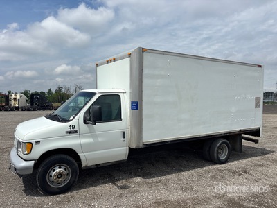 2002 Ford E-450 4x2 Furgoneta caja cerrada