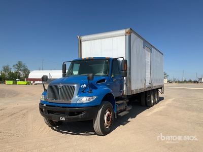 2009 International 4400 SBA Durastar 6x4 Van Truck