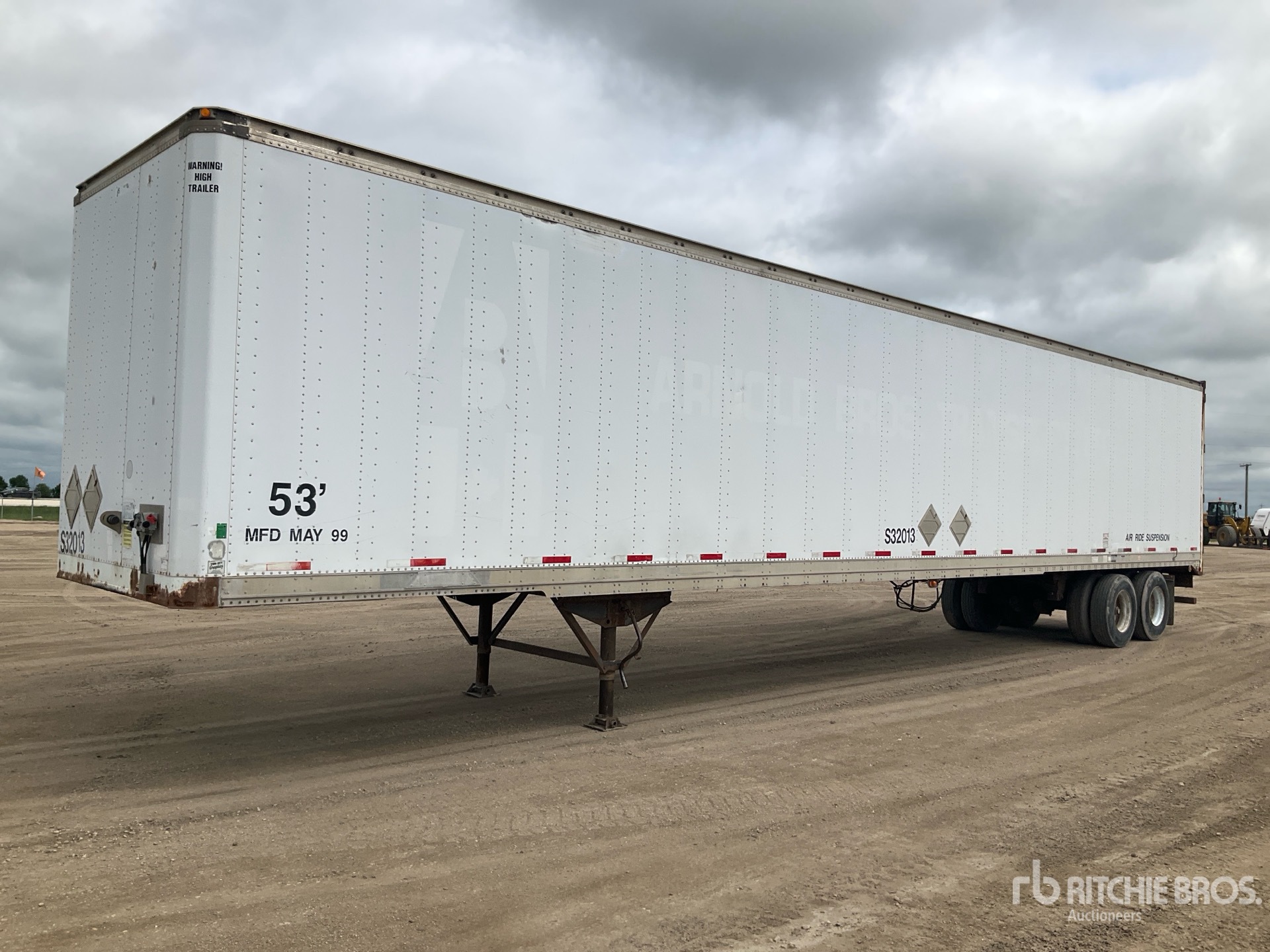 2000 Stoughton 53 ft x 102 in T/A Van Trailer