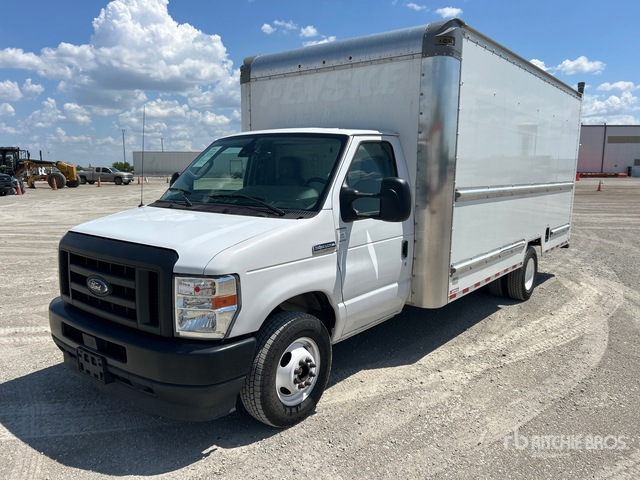 2022 Ford E-350 Super Duty 4x2 Van Truck
