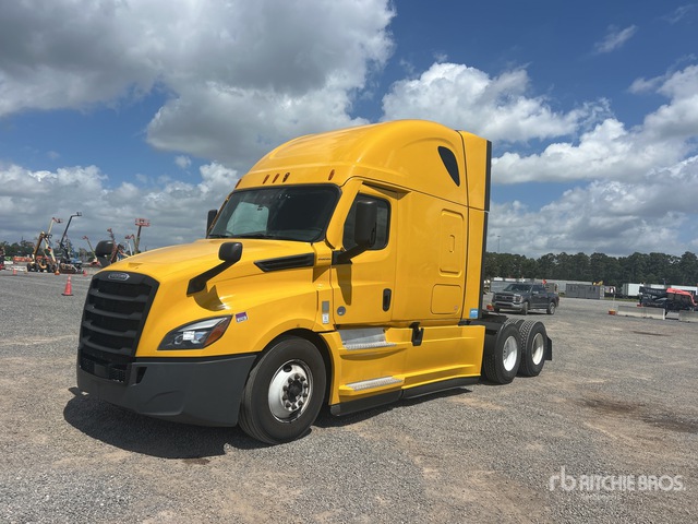 2022 Freightliner Cascadia 126 6x4 T/A Sleeper Truck Tractor
