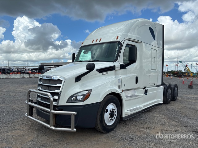 2019 Freightliner Cascadia 126 6x4 T/A Sleeper Truck Tractor