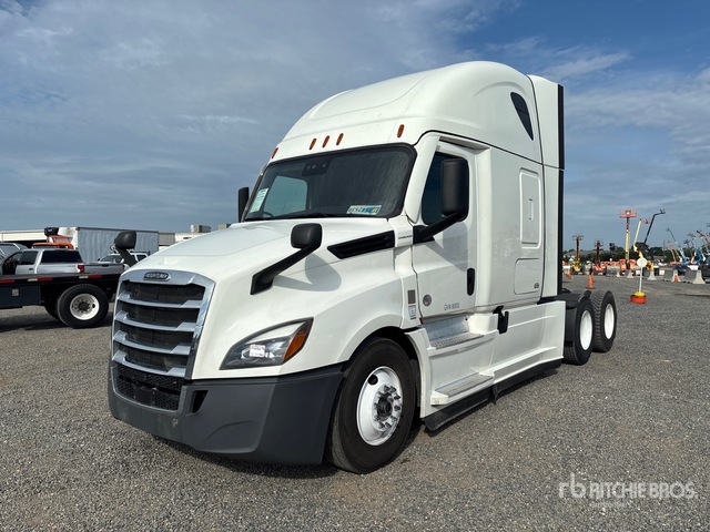 2022 Freightliner Cascadia 126 6x4 T/A Sleeper Truck Tractor