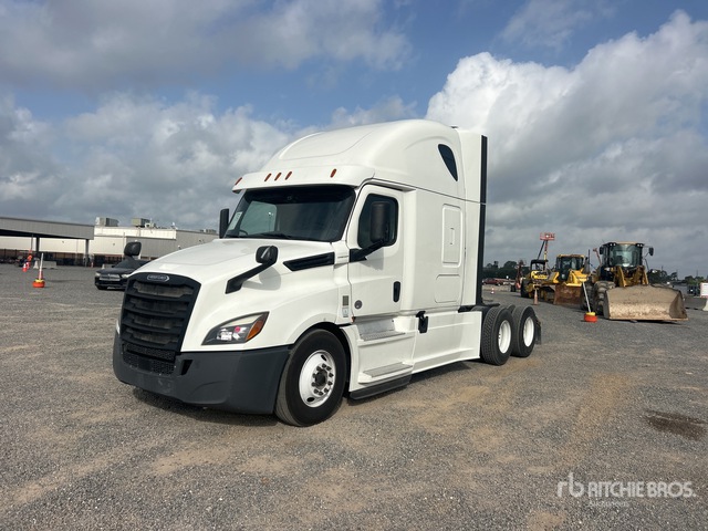 2020 Freightliner Cascadia 126 6x4 T/A Sleeper Truck Tractor