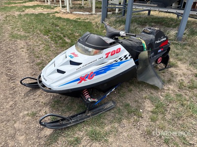 Polaris Indy XC 700 Snowmobile (Inoperable)