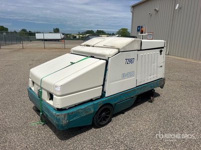 Tennant 8410 Ride-On Floor Sweeper