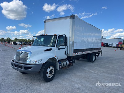 2018 International 4300 4x2 Camion fourgon