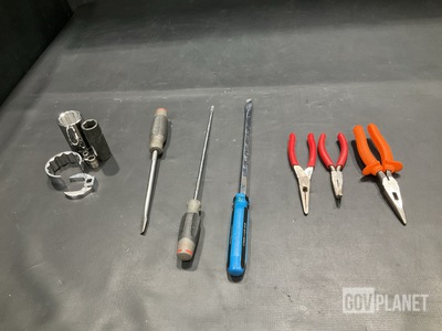 (305) Assorted Screwdrivers, (670) Assorted Sockets & Assorted Items