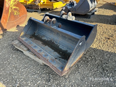 Quantity of (2) XCMG 45 in Cleanup Excavator Bucket