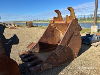 WBM Series 400-3 44 in Digging Excavator Bucket