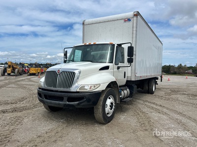 2018 International 4300 4x2 Camion fourgon