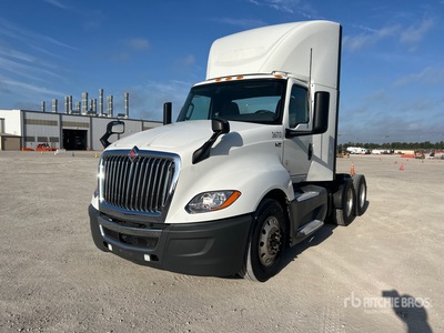 2021 International LT625 6x4 Cabeza Tractora Cabina Corta