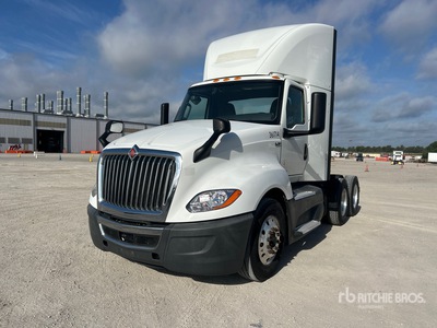 2021 International LT625 6x4 Cabeza Tractora Cabina Corta