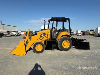 2017 Cat 415F2IL 4x4 Cargadora para trabajos de jardinería