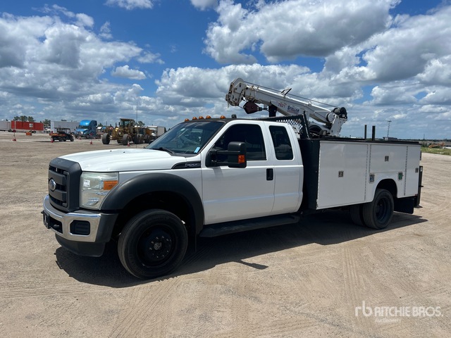 2015 Ford F-550 4x4 Extended Cab Service Truck