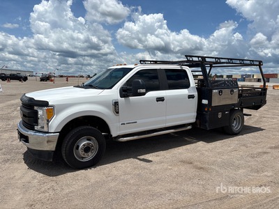 2017 Ford F-350 XL 4x4 Crew Cab Flatbed Truck