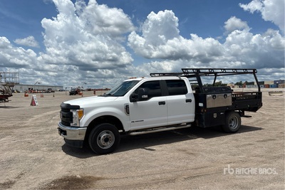 2017 Ford F-350 XL 4x4 Crew Cab Ciężarówka z płaską platformą