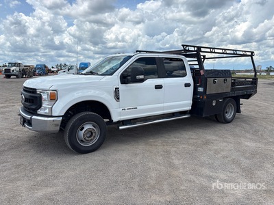 2020 Ford F-350 4x4 Crew Cab Flatbed Truck