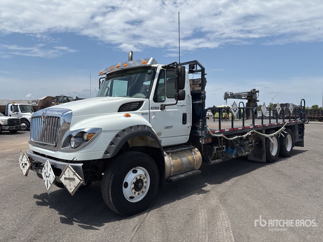 2014 International 7600 6x4 Flatbed Truck