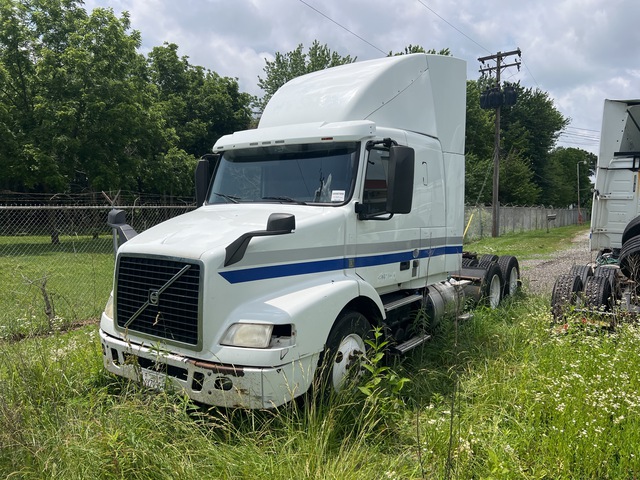 2017 Volvo VN 6x4 T/A Sleeper Truck Tractor 2017 Volvo VN 6x4 T/A Sleeper Truck Tractor